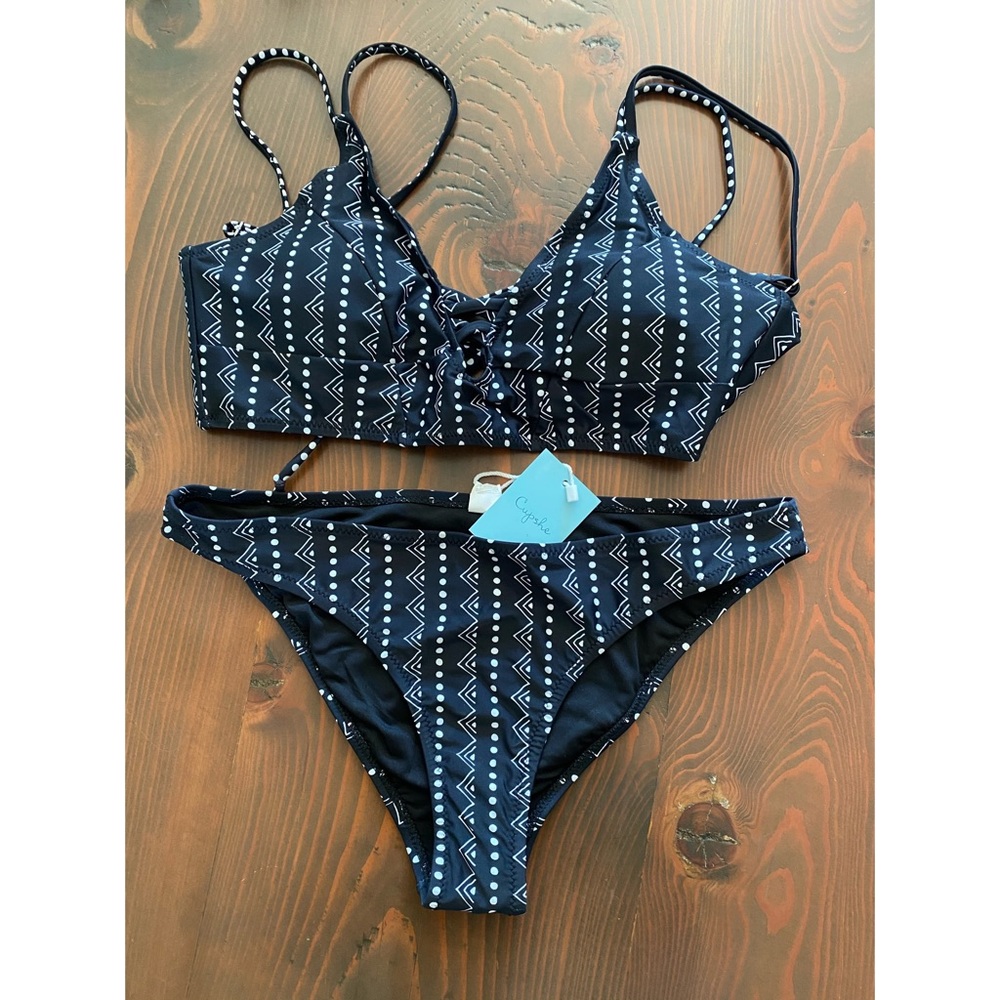 NWT. Bikini bathing suit. Size L. Black/White
